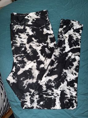 LuLaRoe Black and White Abstract Print Leggings